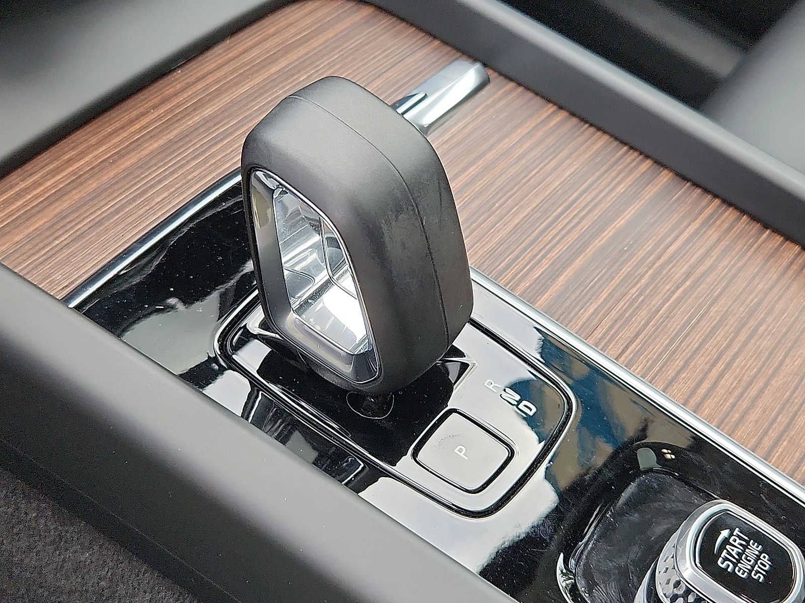 2023 Volvo XC60 Plus Bright Theme