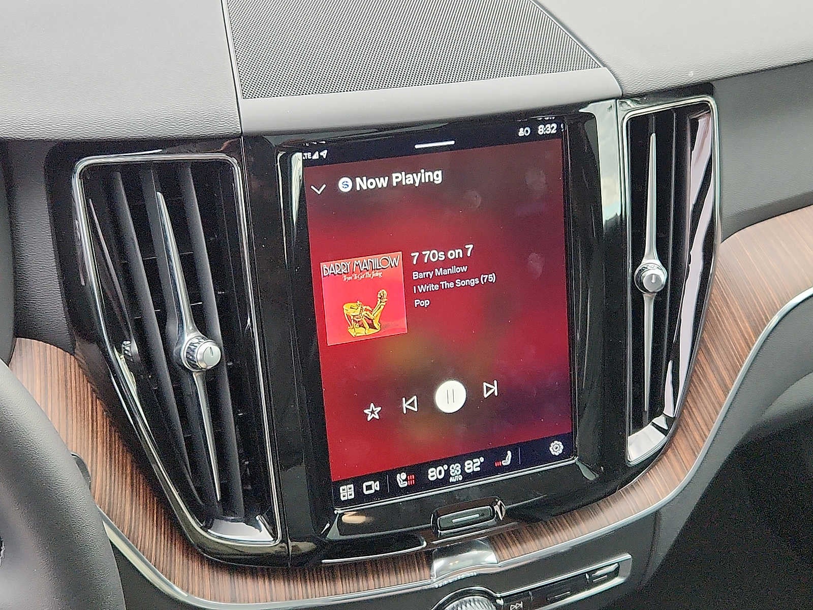 2023 Volvo XC60 Plus Bright Theme