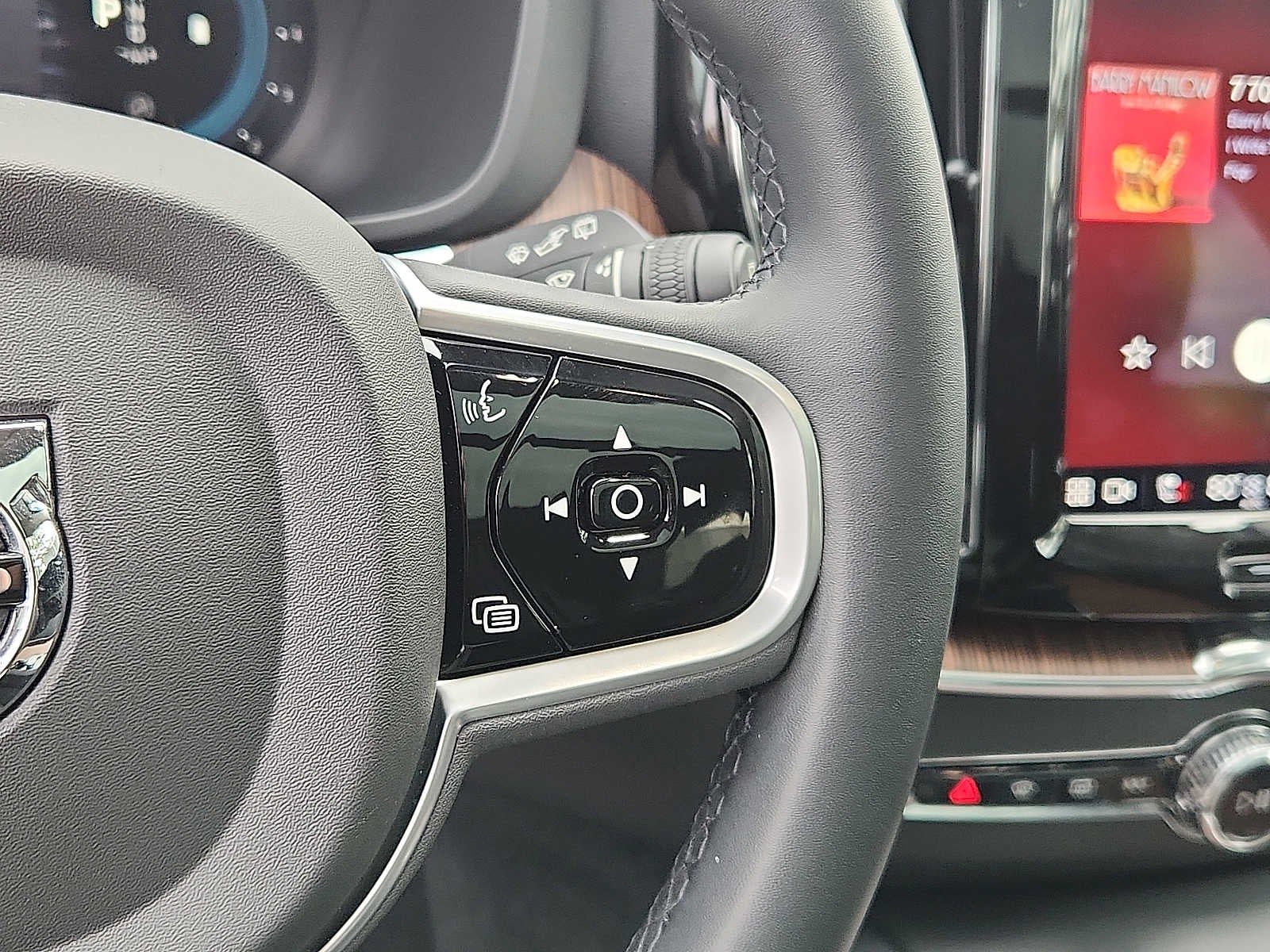 2023 Volvo XC60 Plus Bright Theme