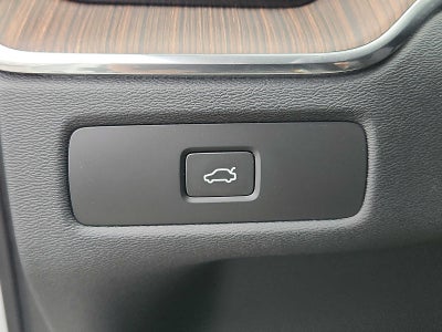 2023 Volvo XC60 Plus Bright Theme