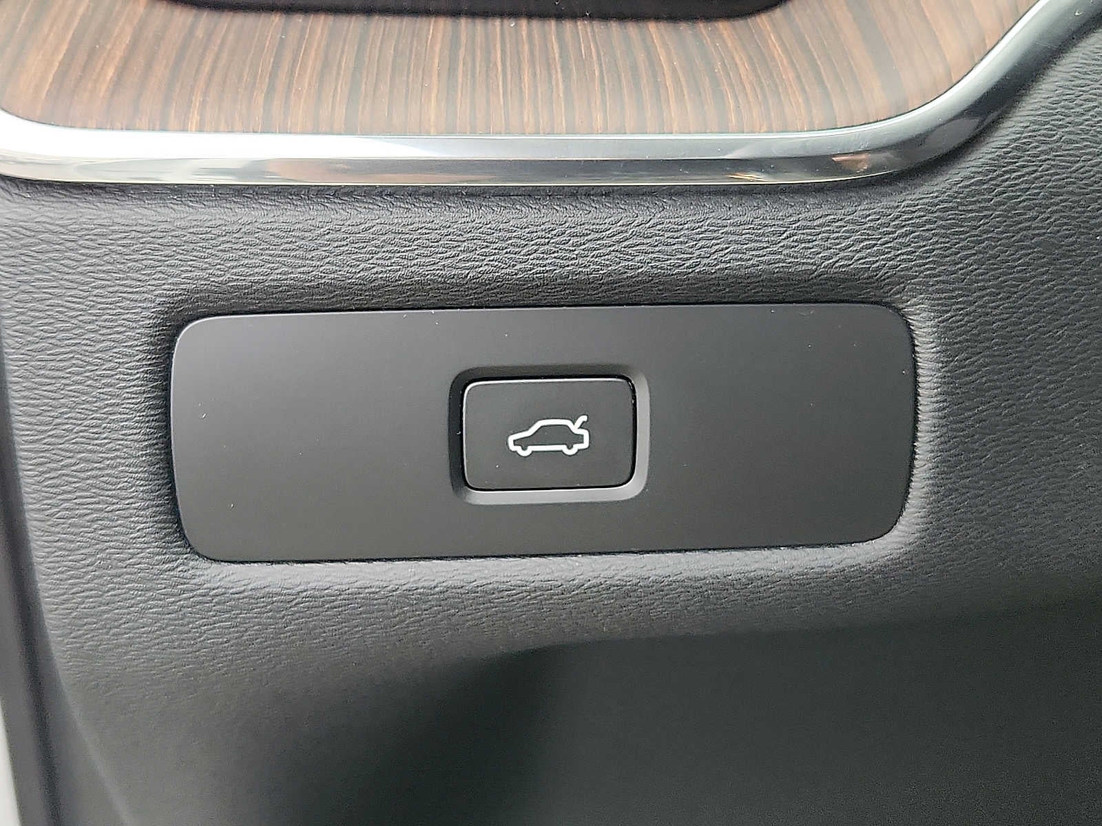 2023 Volvo XC60 Plus Bright Theme