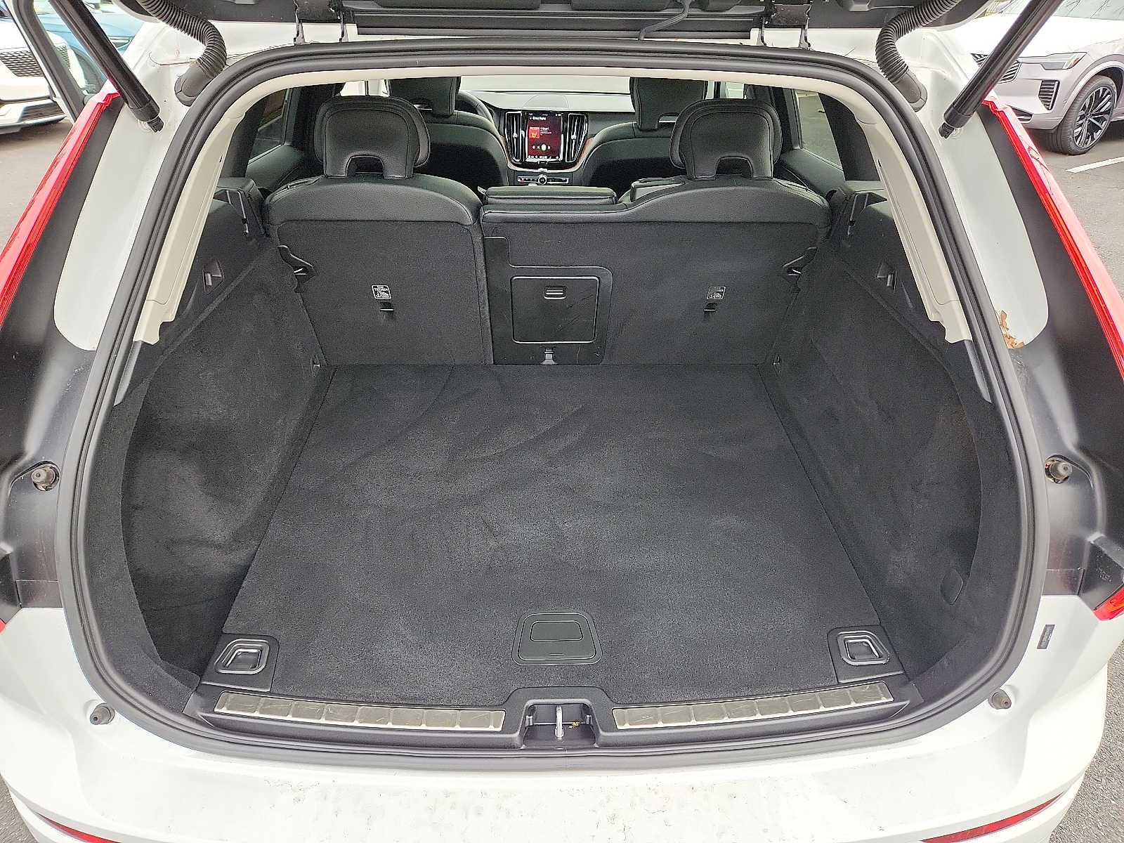 2023 Volvo XC60 Plus Bright Theme