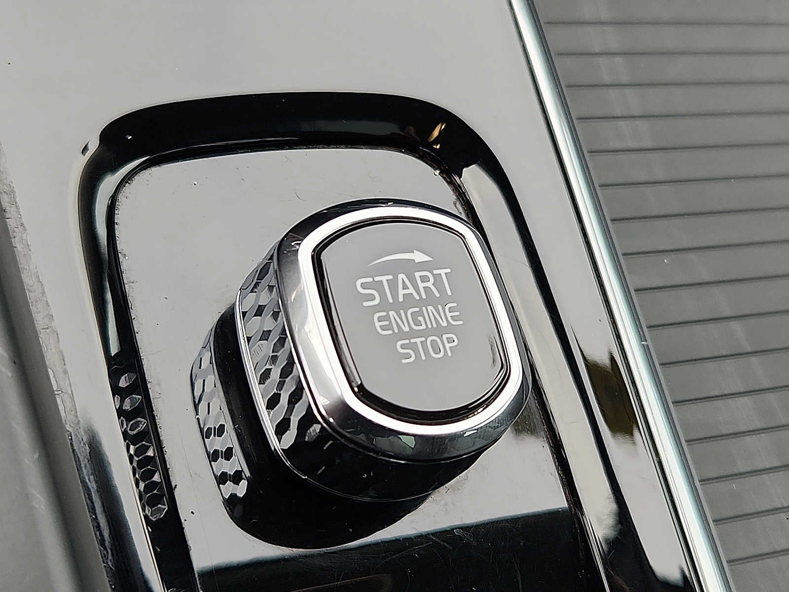 2023 Volvo XC60 Core