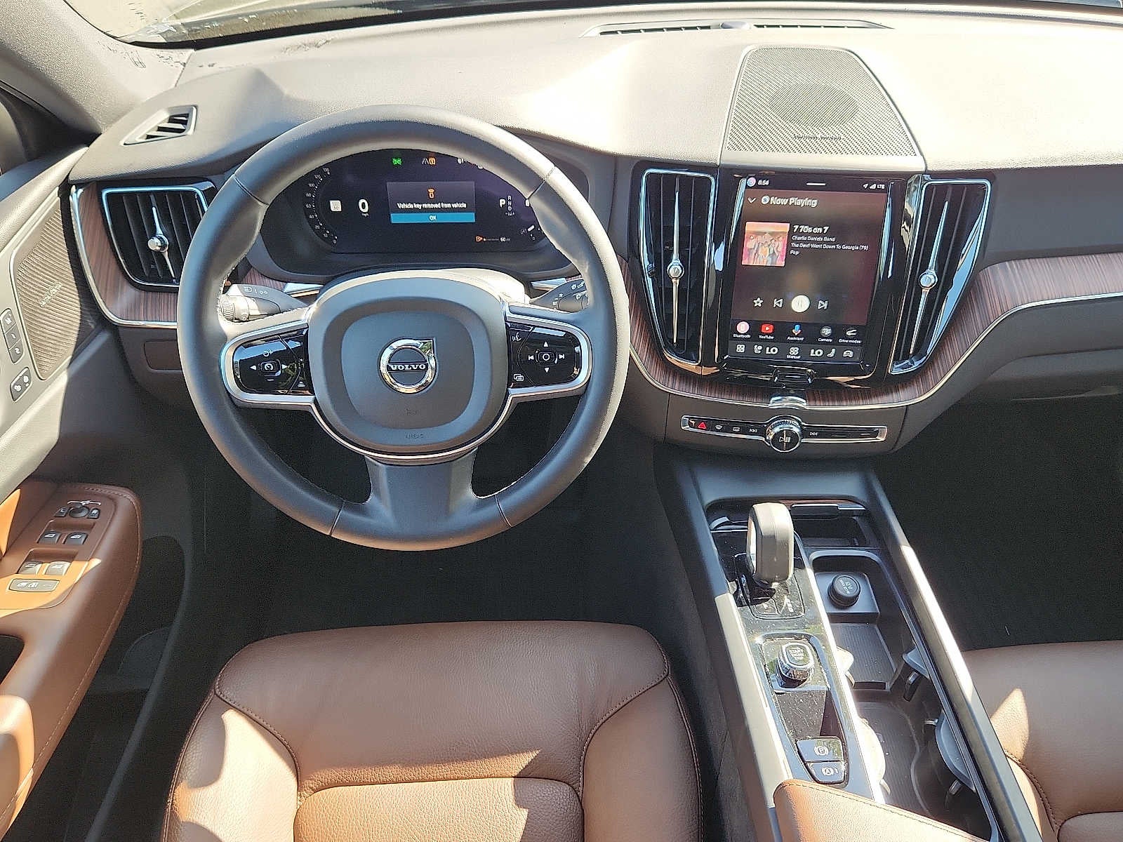2023 Volvo XC60 Plus Dark Theme