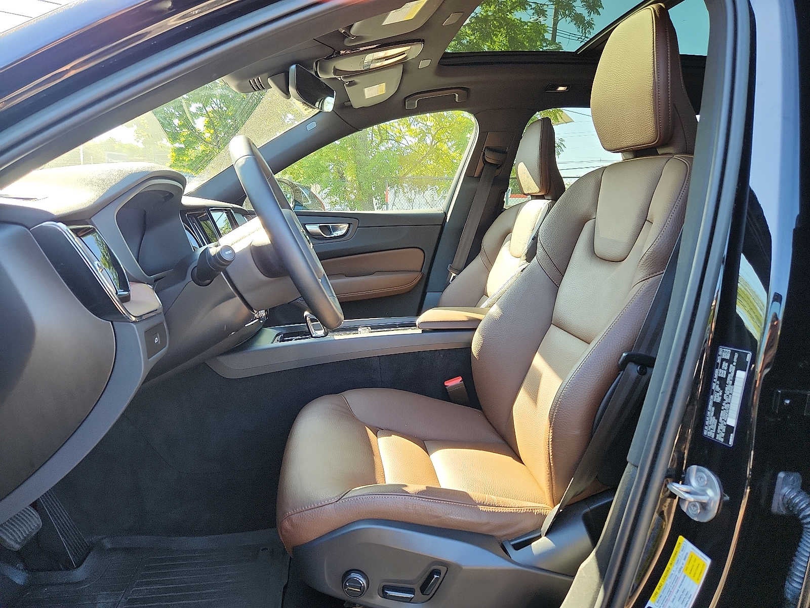 2023 Volvo XC60 Plus Dark Theme