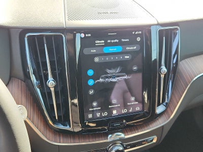 2023 Volvo XC60 Plus Dark Theme