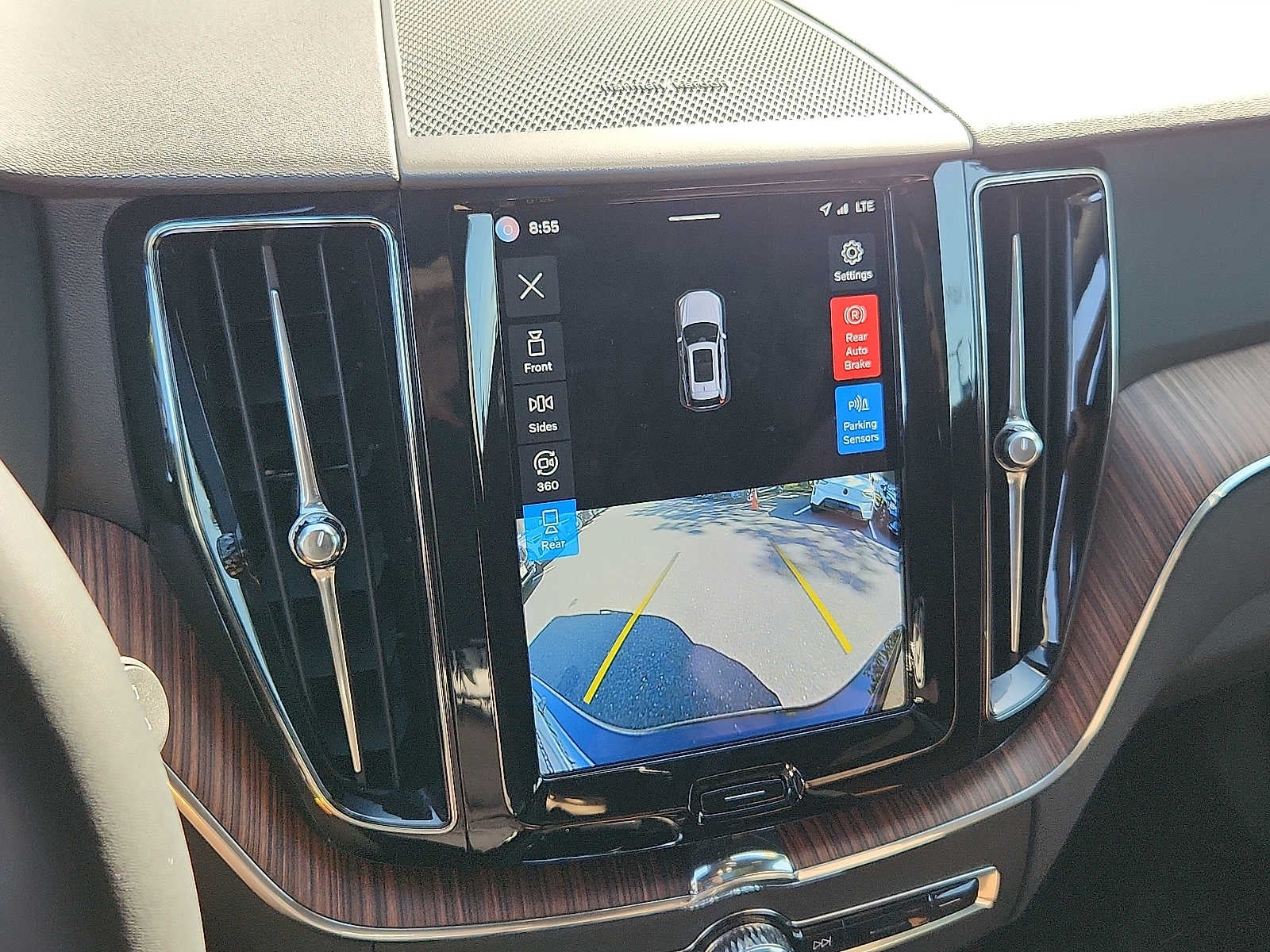 2023 Volvo XC60 Plus Dark Theme