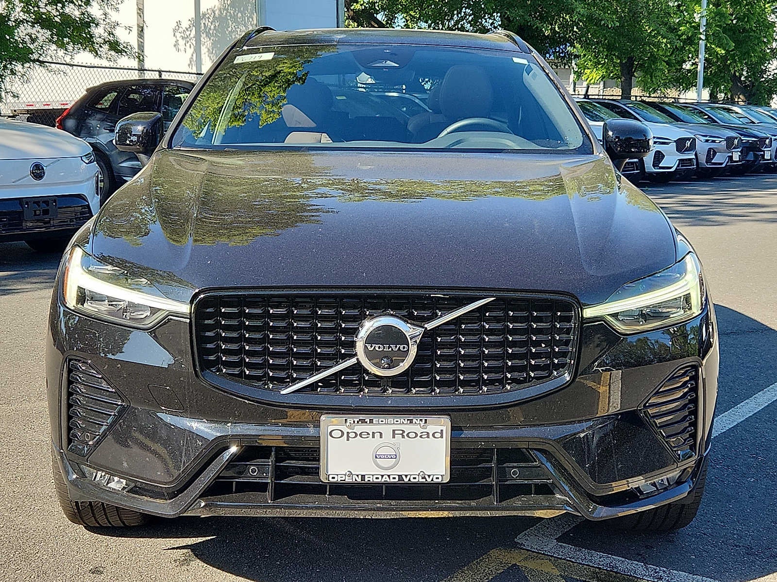 2023 Volvo XC60 Plus Dark Theme