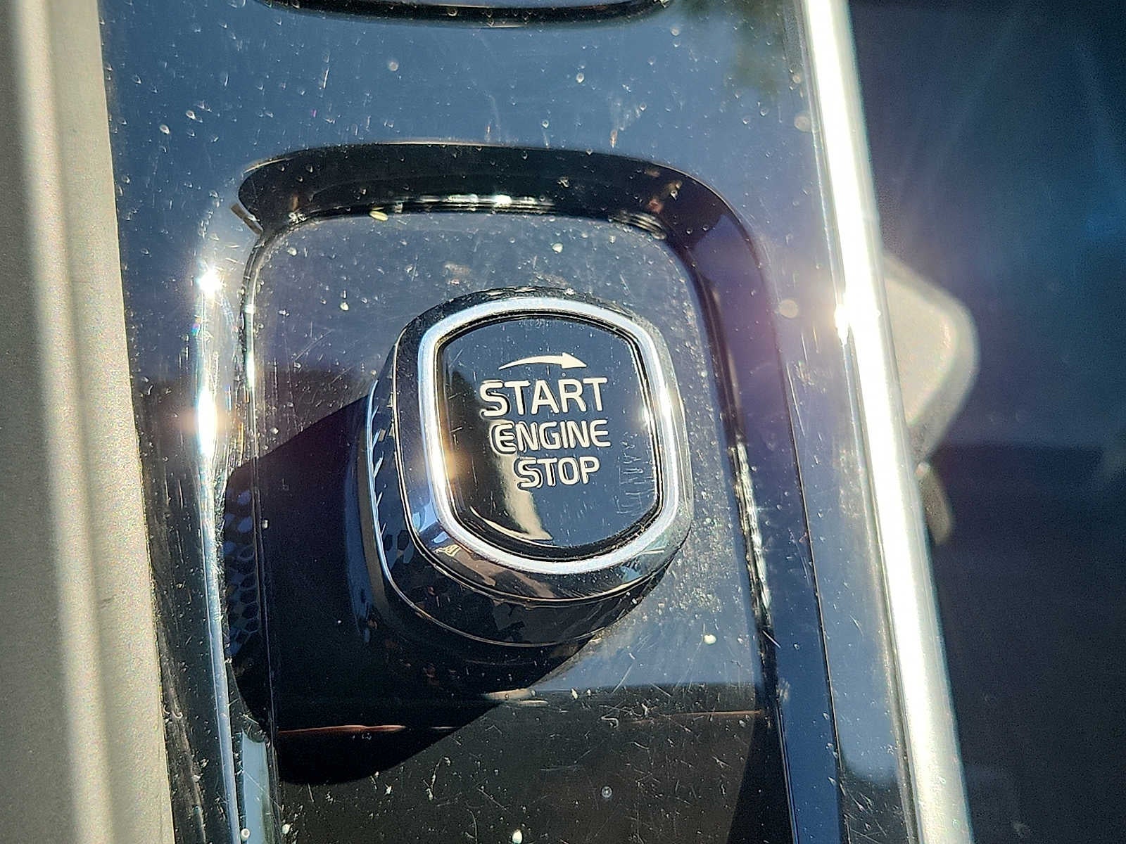 2023 Volvo XC60 Plus Dark Theme