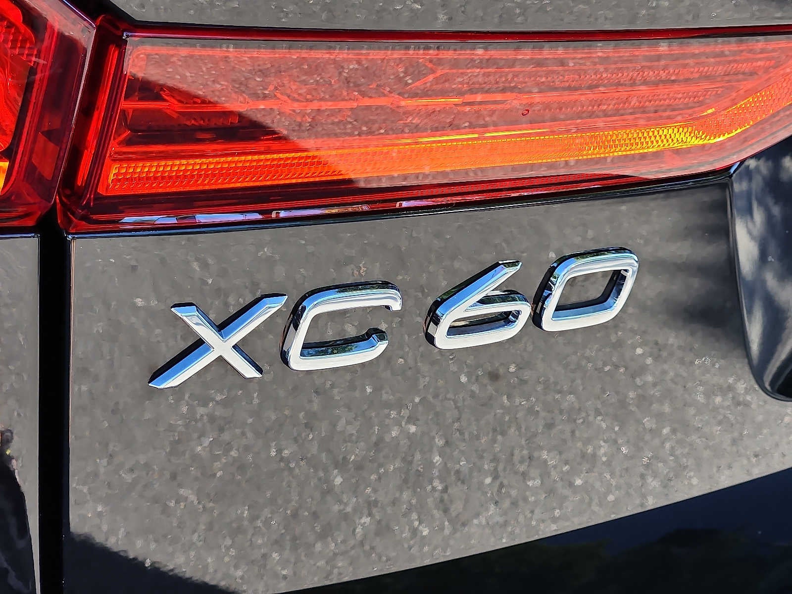 2023 Volvo XC60 Plus Dark Theme