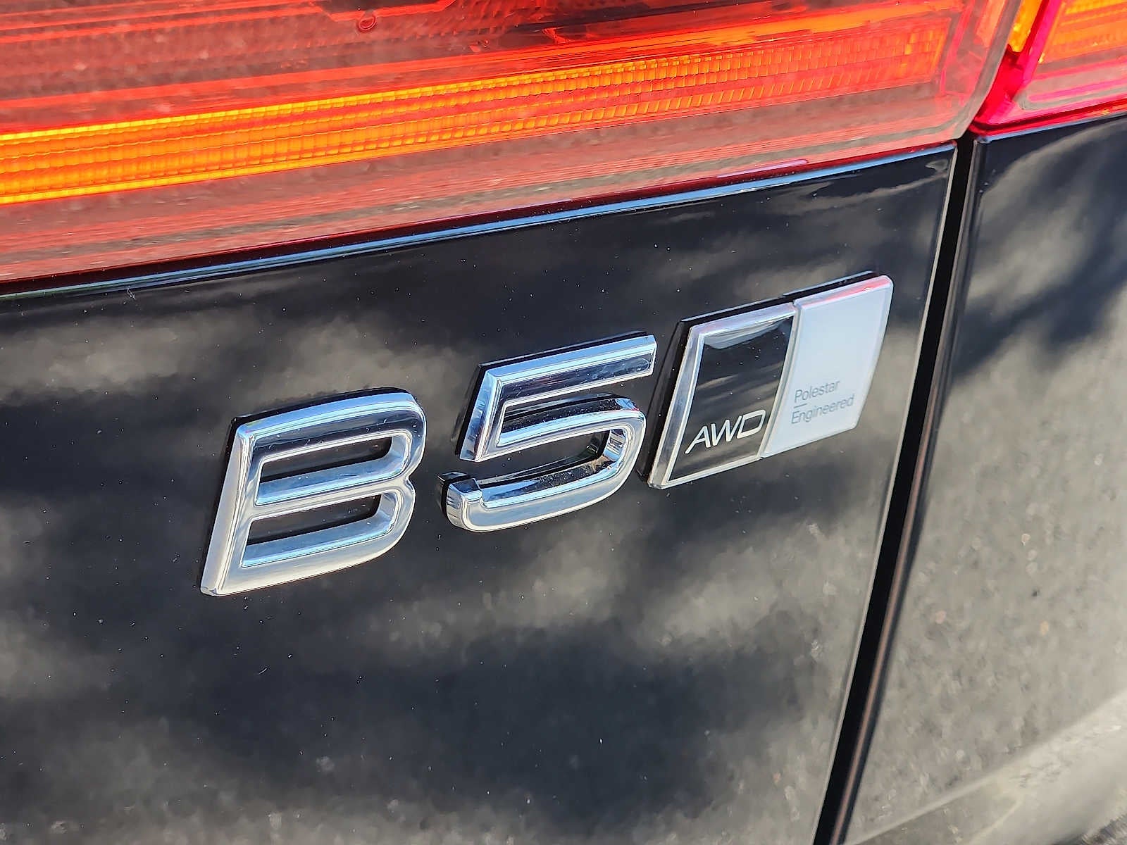 2023 Volvo XC60 Plus Dark Theme