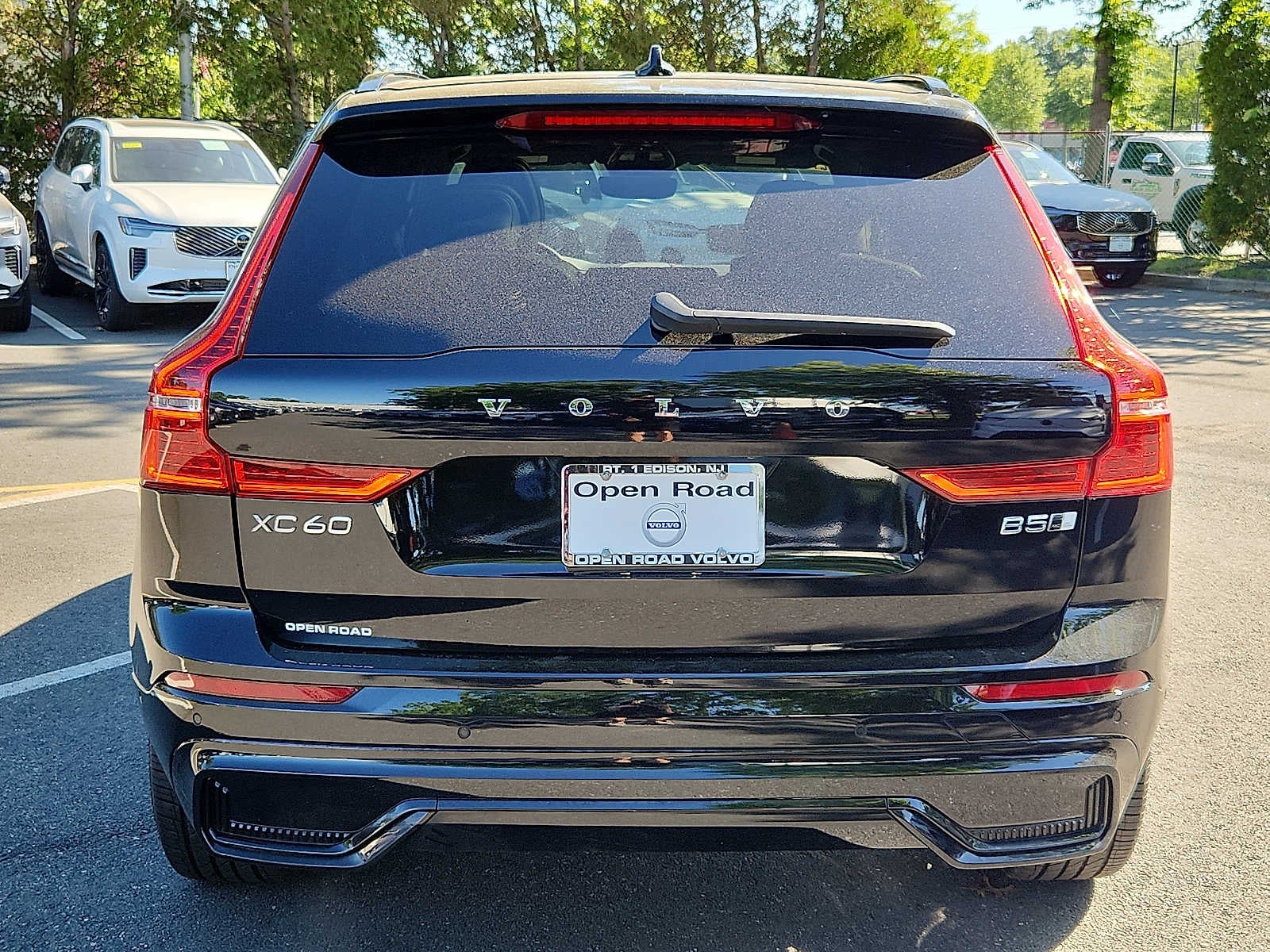 2023 Volvo XC60 Plus Dark Theme