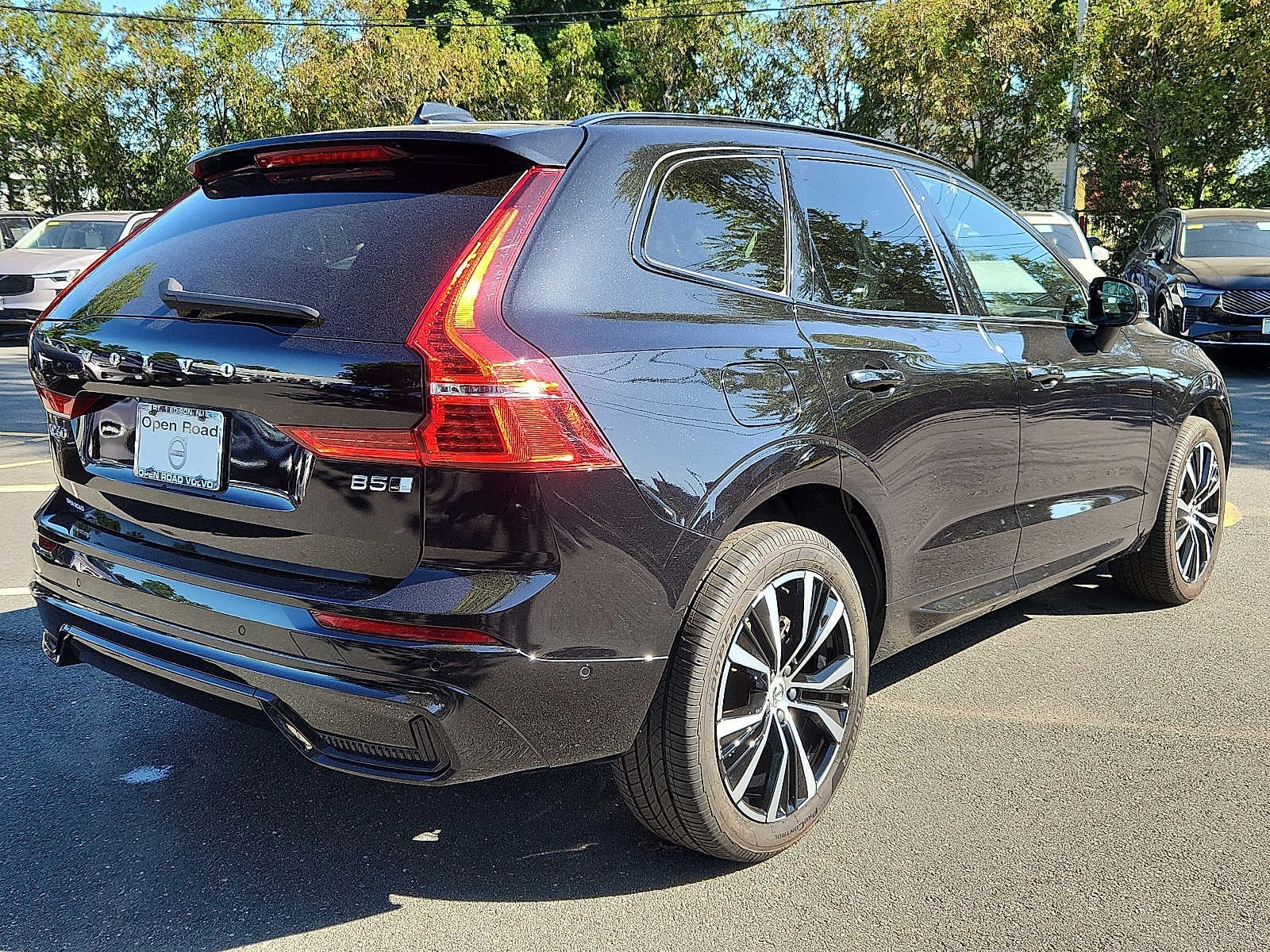 2023 Volvo XC60 Plus Dark Theme