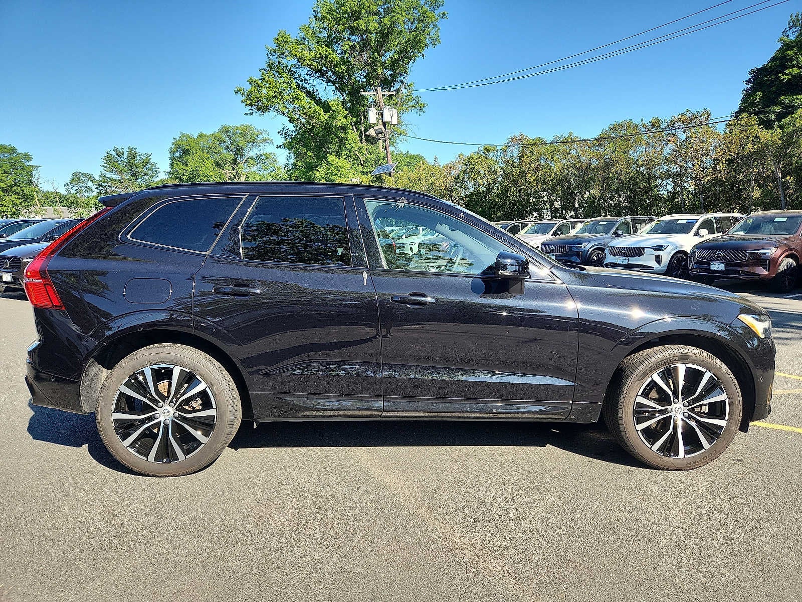 2023 Volvo XC60 Plus Dark Theme