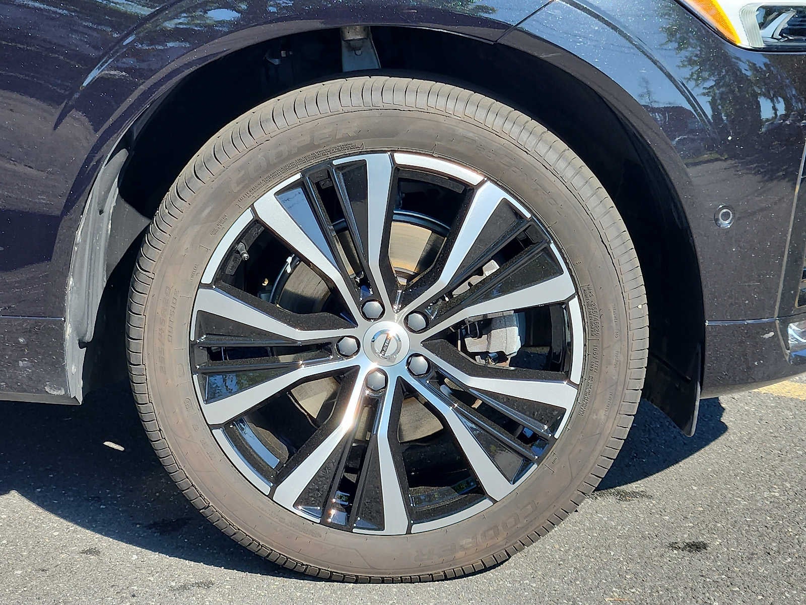 2023 Volvo XC60 Plus Dark Theme