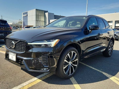 2023 Volvo XC60 Plus Dark Theme