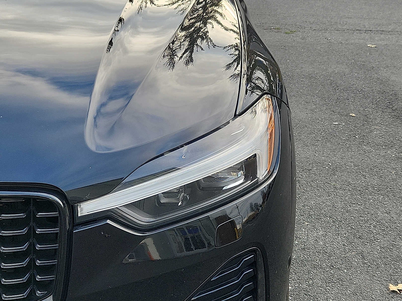 2023 Volvo XC60 Plus Dark Theme