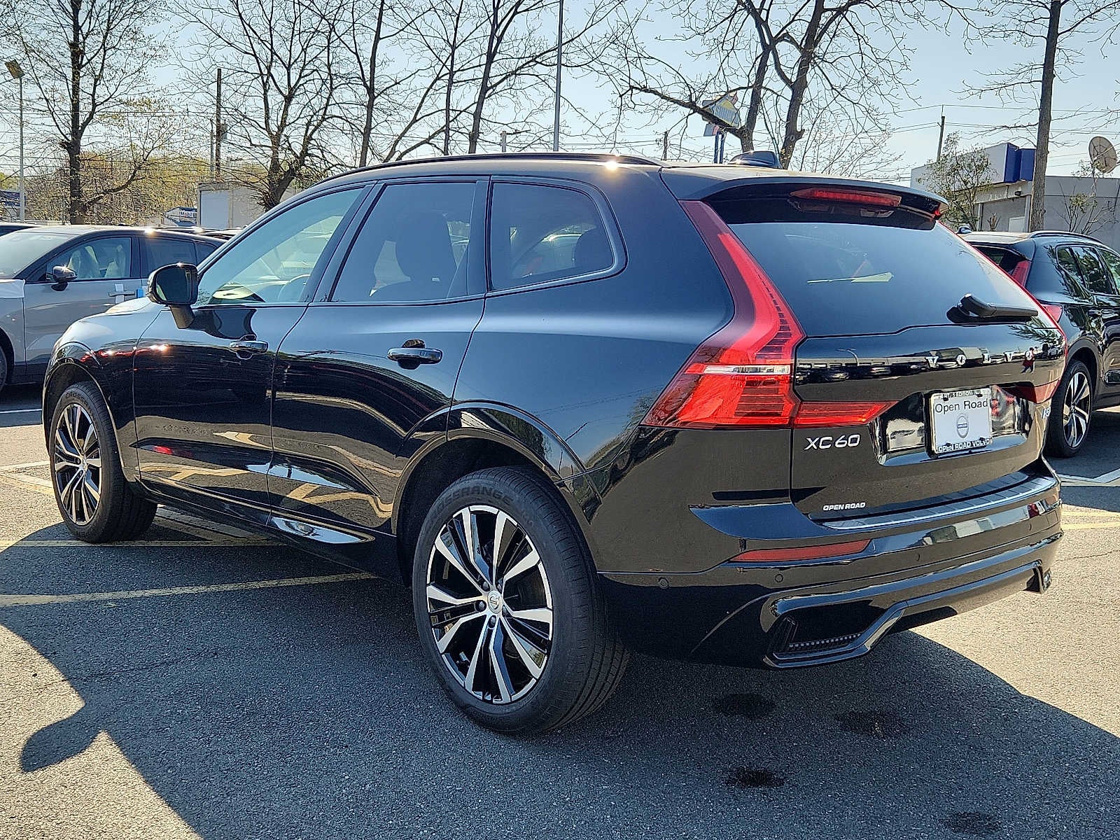 2023 Volvo XC60 Plus Dark Theme