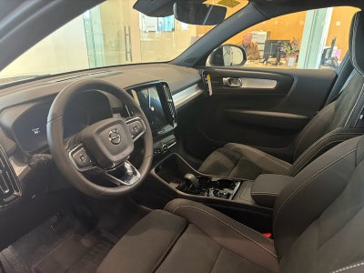 2026 Volvo XC40 Ultra Black Edition