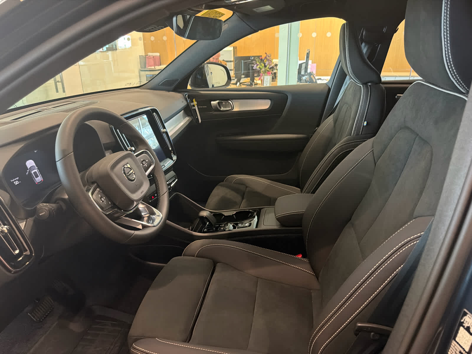 2026 Volvo XC40 Ultra Black Edition