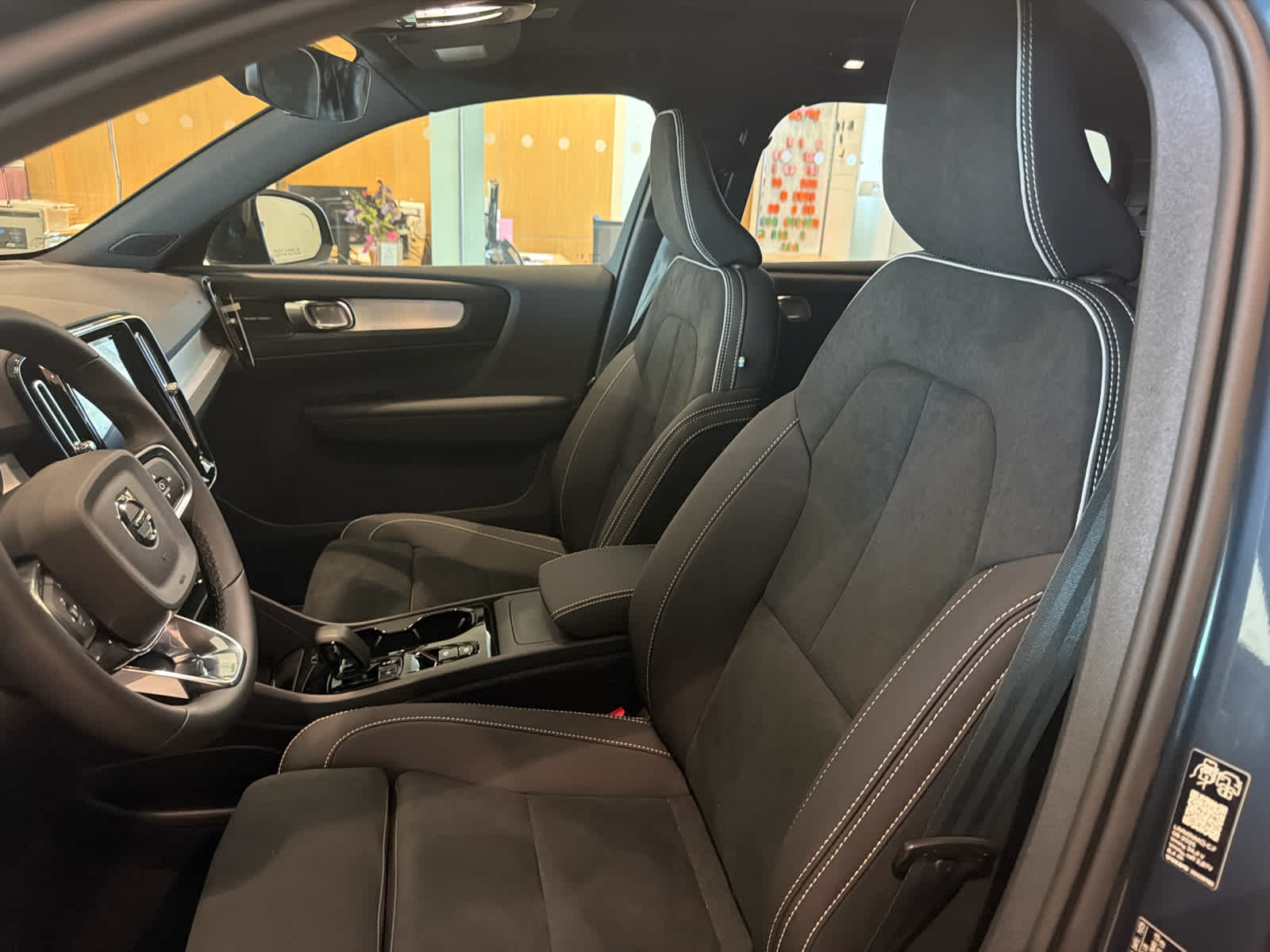 2026 Volvo XC40 Ultra Black Edition