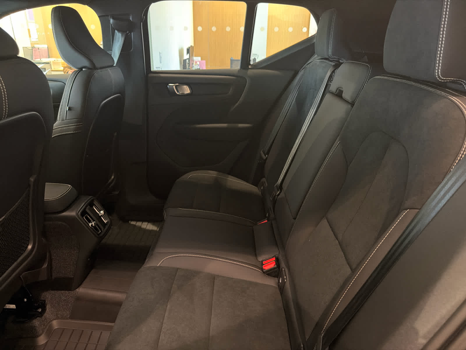 2026 Volvo XC40 Ultra Black Edition