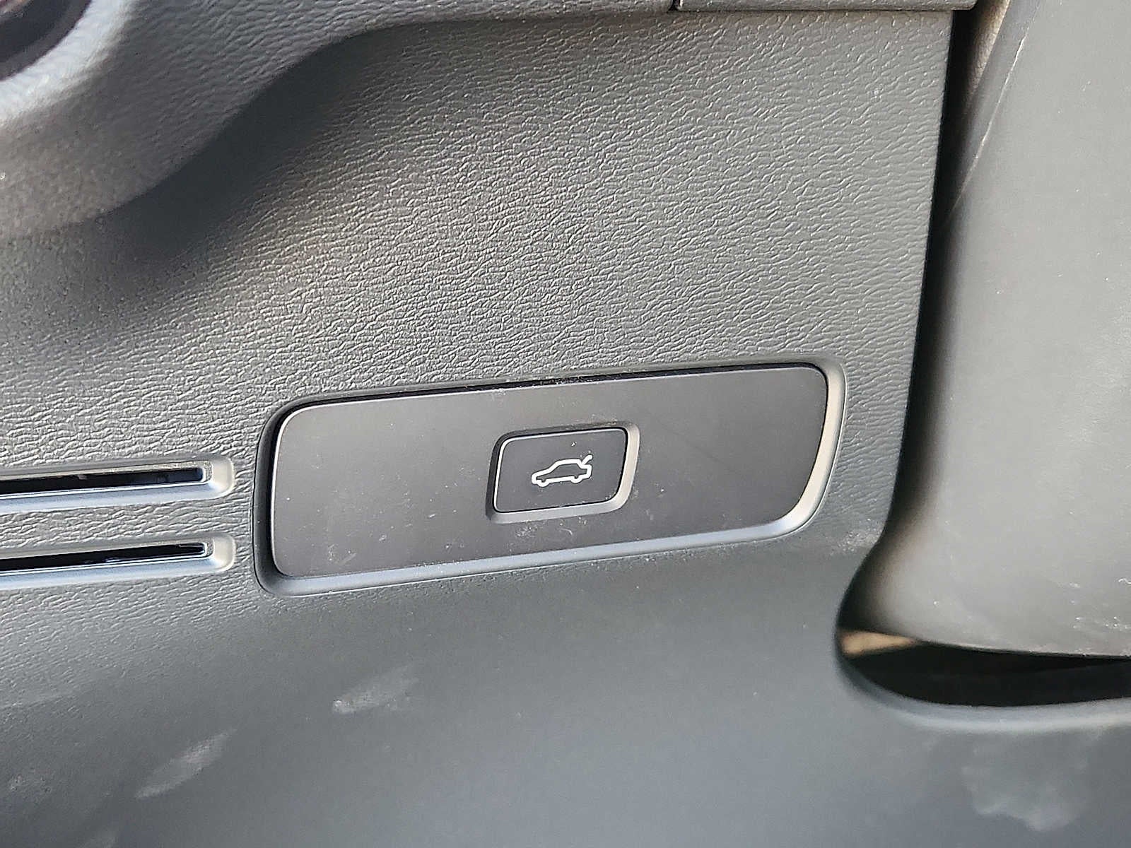 2026 Volvo XC40 Ultra Black Edition