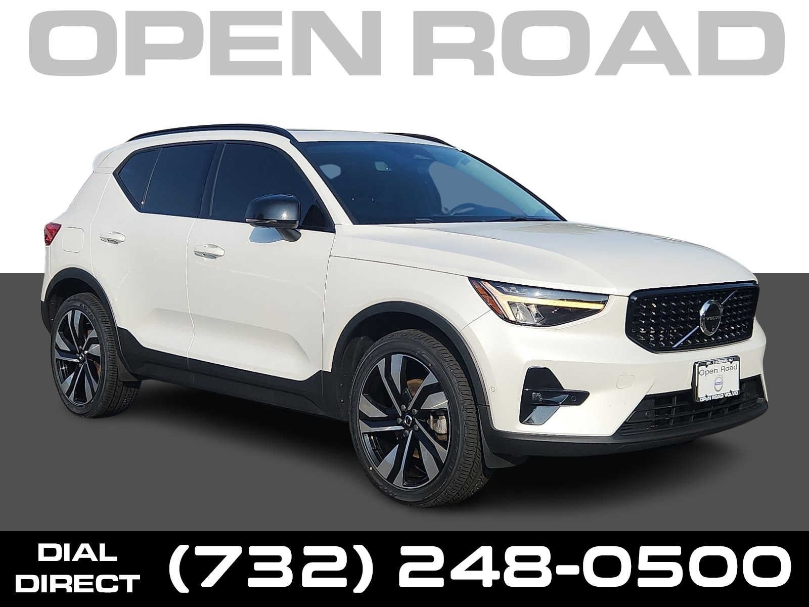 2024 Volvo XC40 Plus Dark Theme