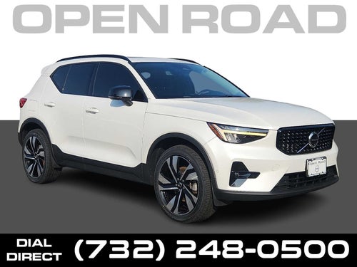 2024 Volvo XC40 Plus Dark Theme