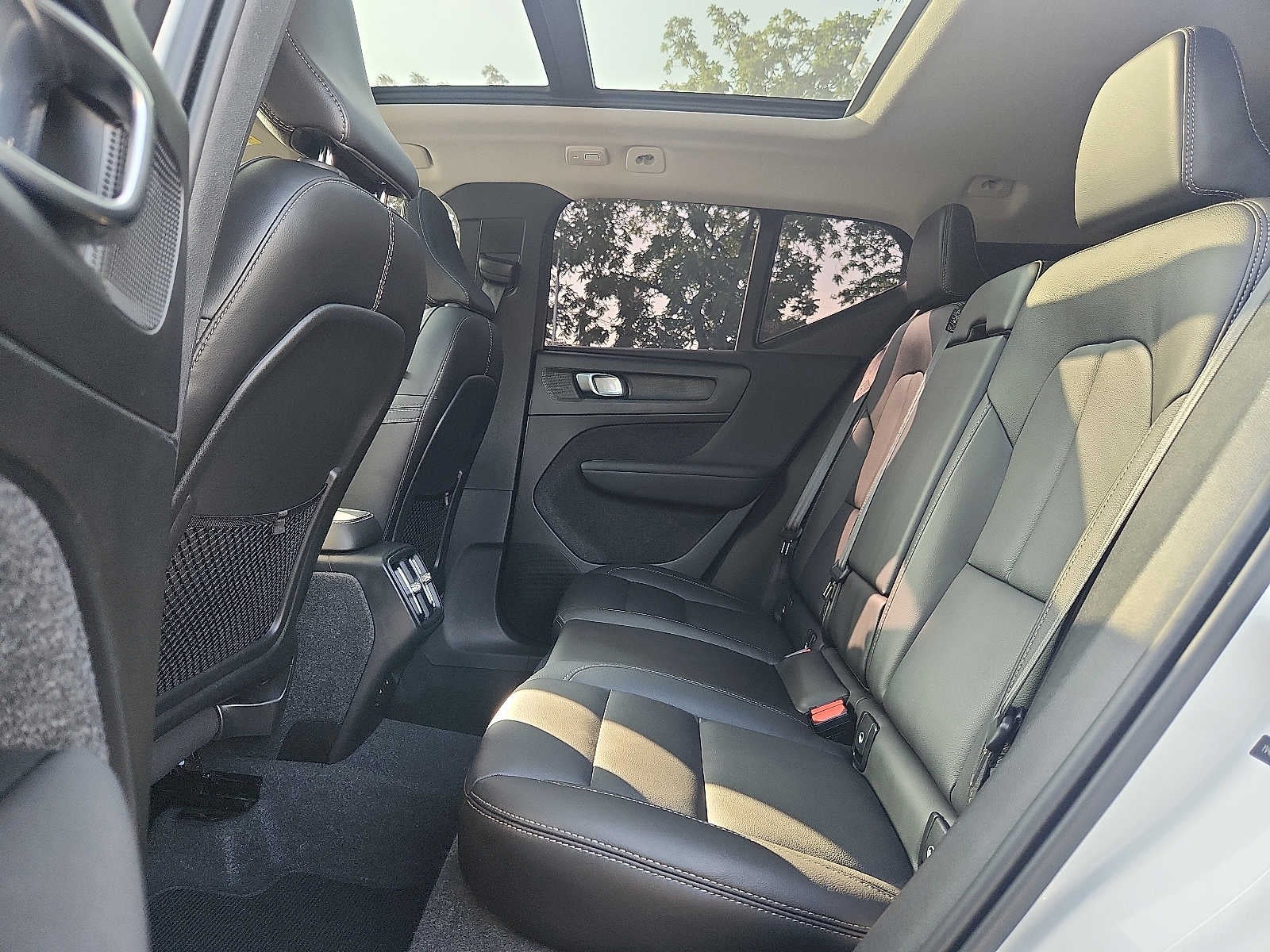 2024 Volvo XC40 Plus Dark Theme