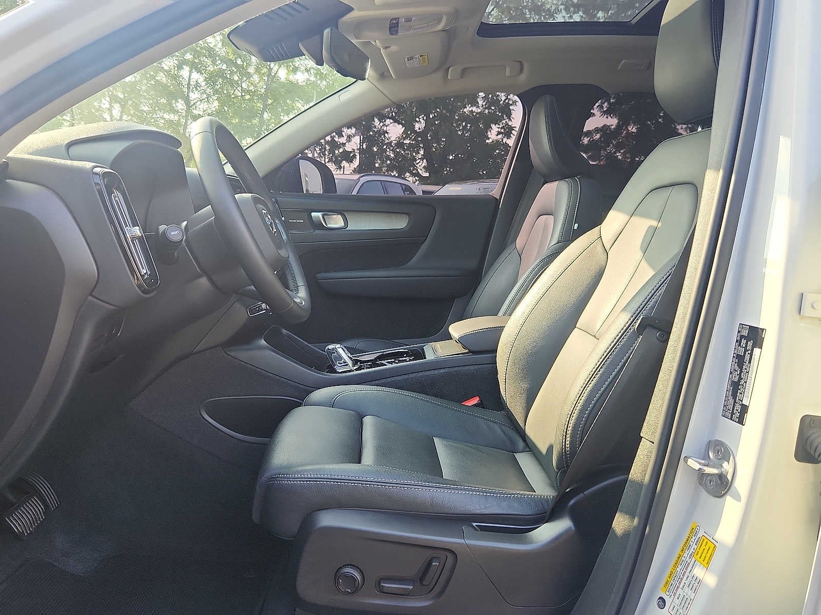 2024 Volvo XC40 Plus Dark Theme