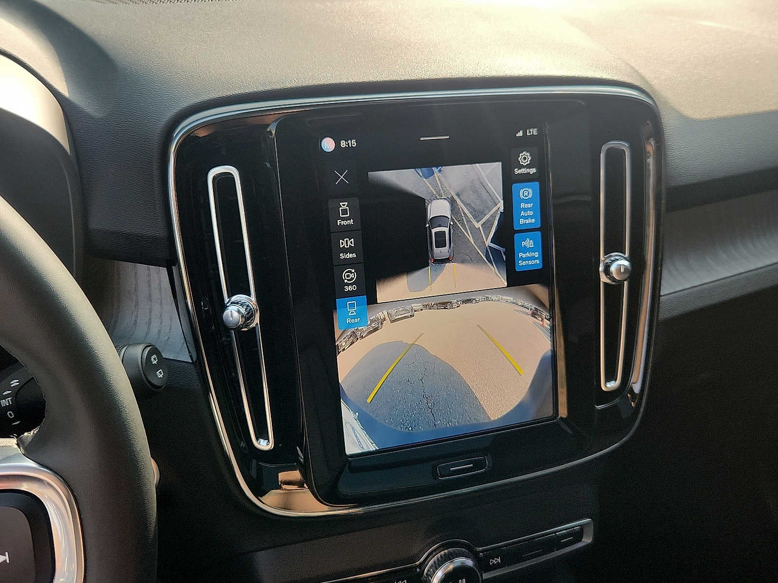 2024 Volvo XC40 Plus Dark Theme