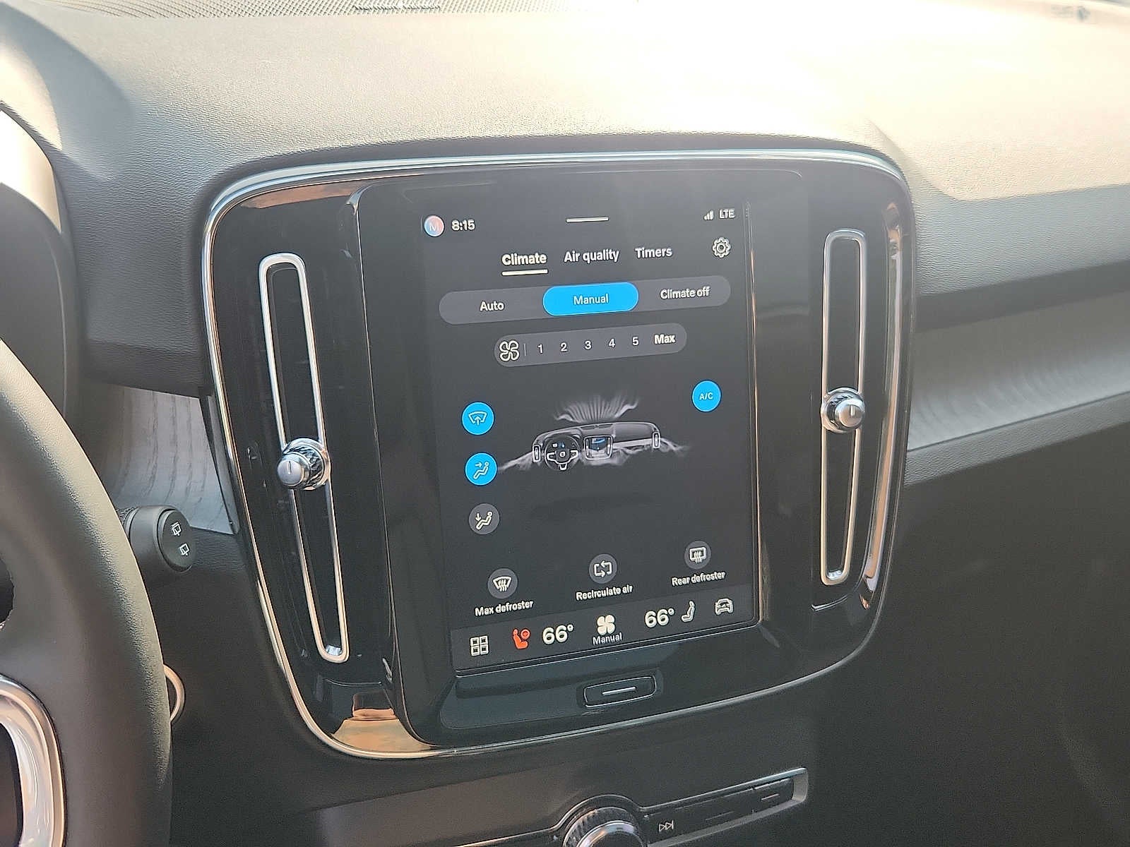 2024 Volvo XC40 Plus Dark Theme