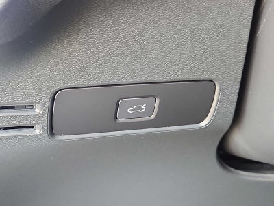 2024 Volvo XC40 Plus Dark Theme