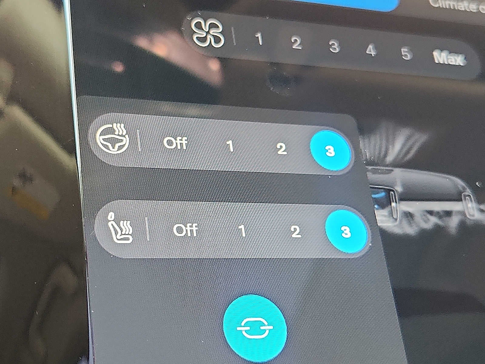 2024 Volvo XC40 Plus Dark Theme