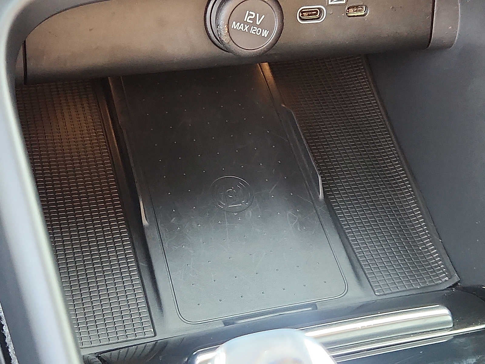 2024 Volvo XC40 Plus Dark Theme