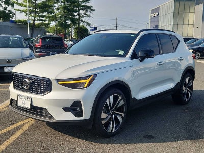 2024 Volvo XC40 Plus Dark Theme