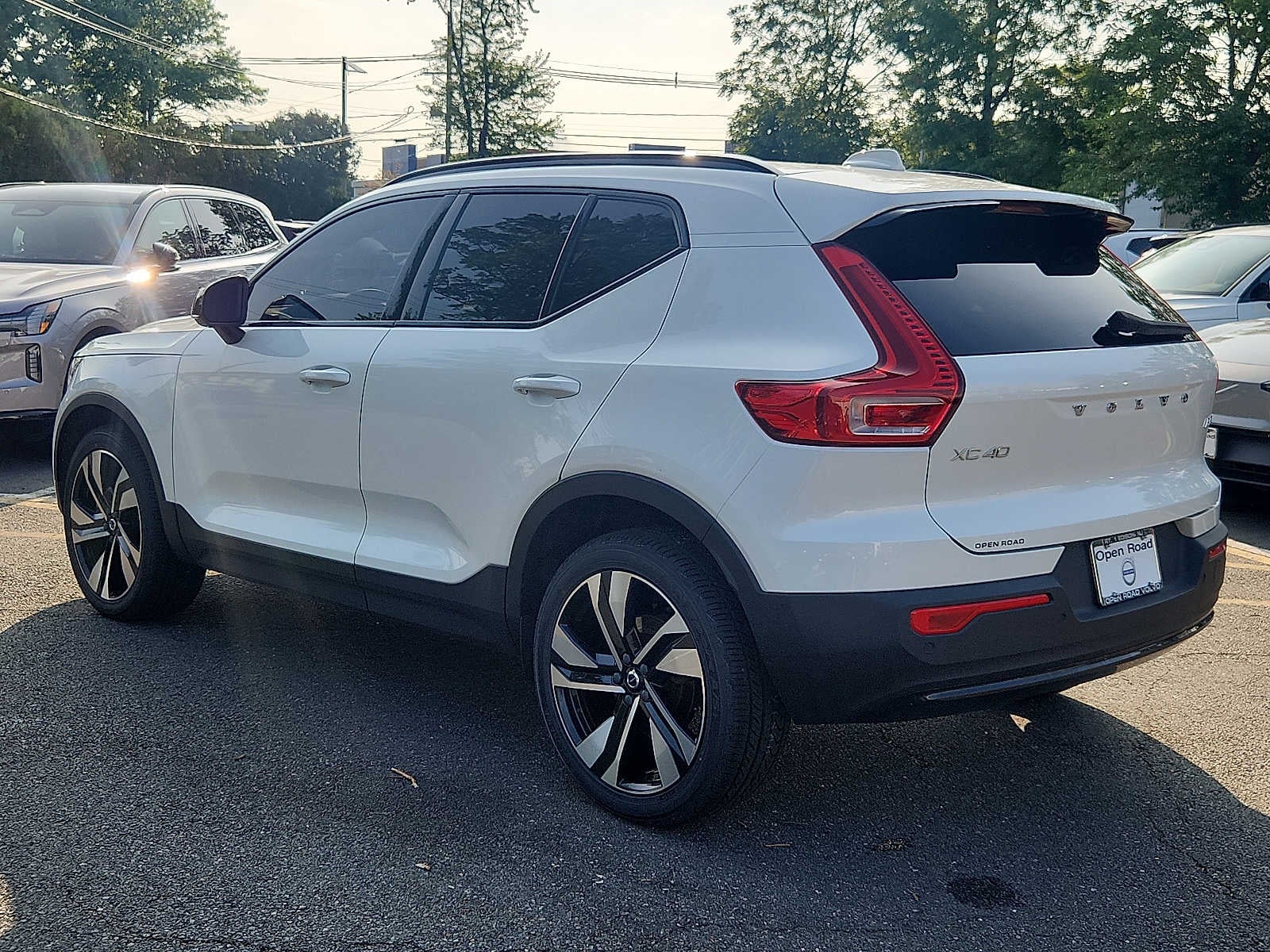 2024 Volvo XC40 Plus Dark Theme