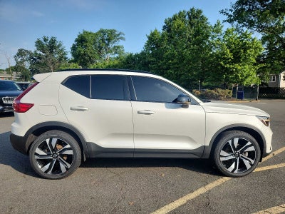 2024 Volvo XC40 Plus Dark Theme