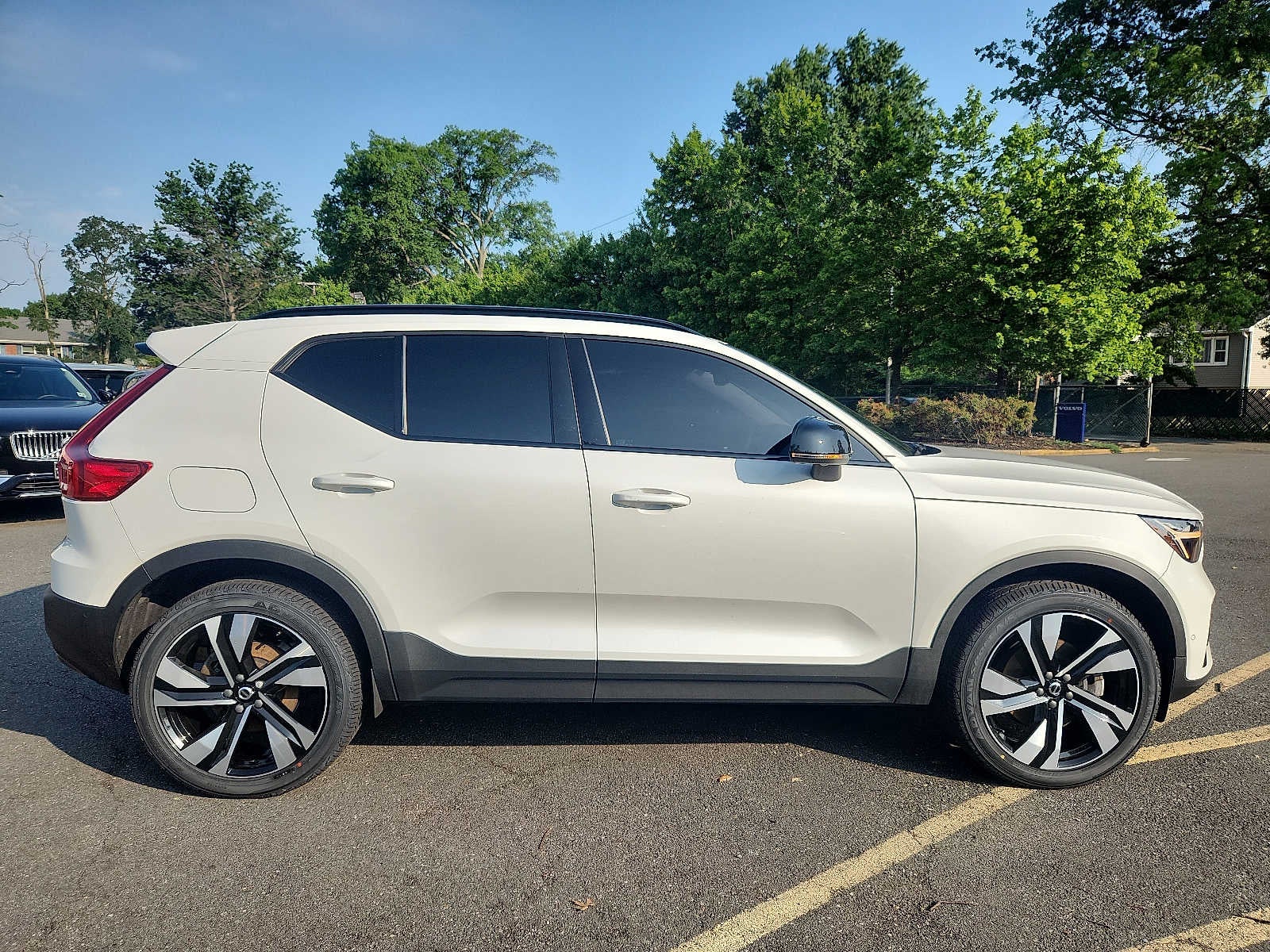 2024 Volvo XC40 Plus Dark Theme