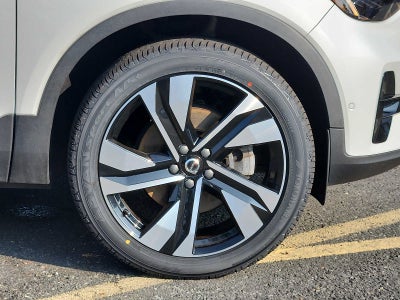 2024 Volvo XC40 Plus Dark Theme