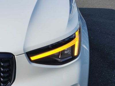 2024 Volvo XC40 Plus Dark Theme