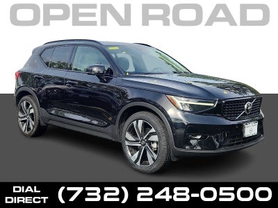 2024 Volvo XC40 Plus Dark Theme