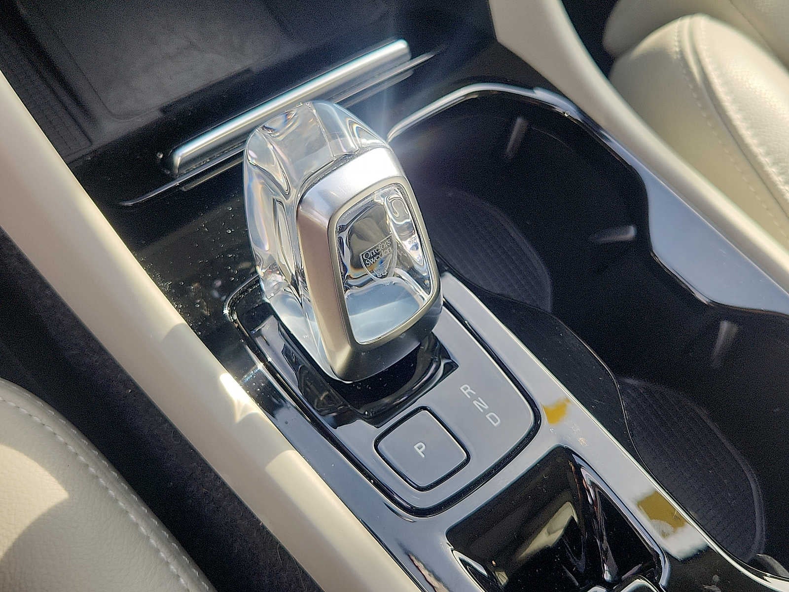 2024 Volvo XC40 Plus Dark Theme