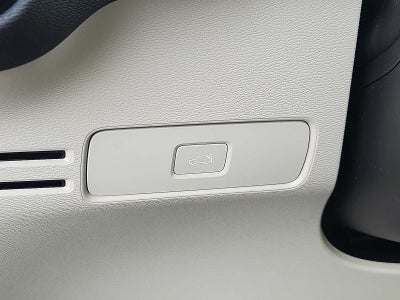 2024 Volvo XC40 Plus Dark Theme