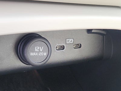 2024 Volvo XC40 Plus Dark Theme
