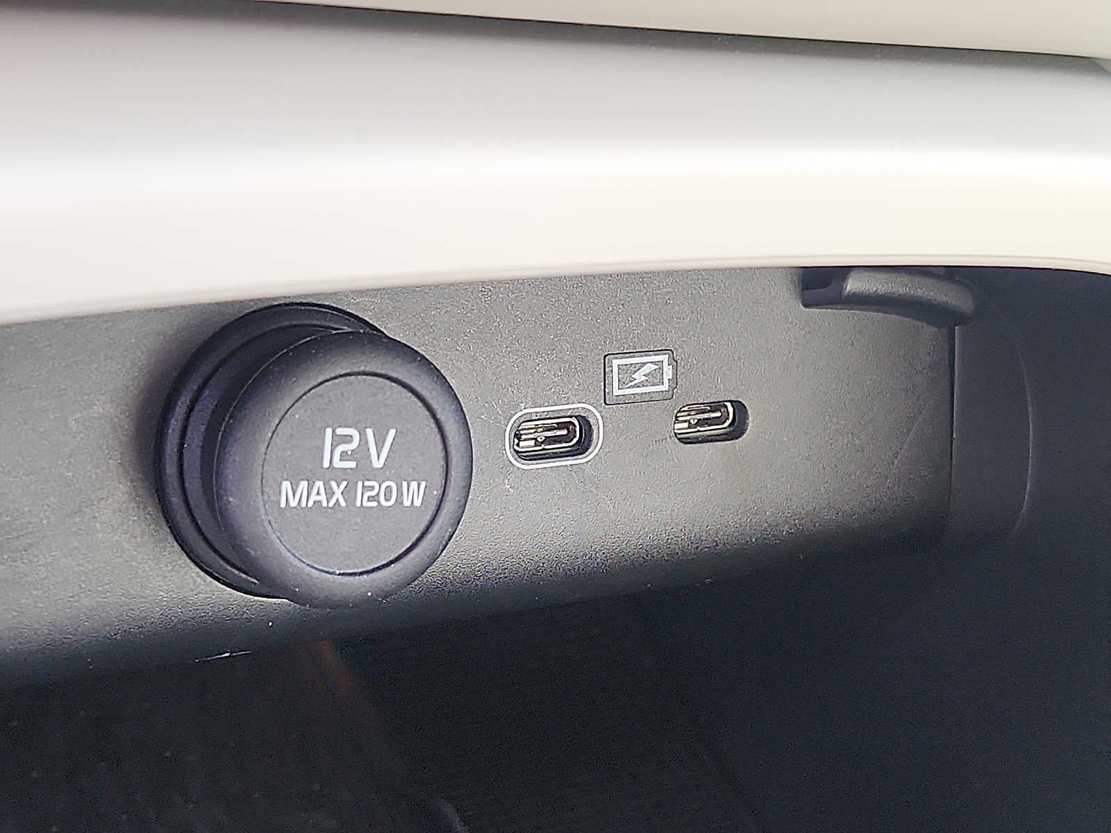 2024 Volvo XC40 Plus Dark Theme