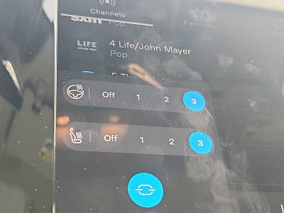 2024 Volvo XC40 Plus Dark Theme