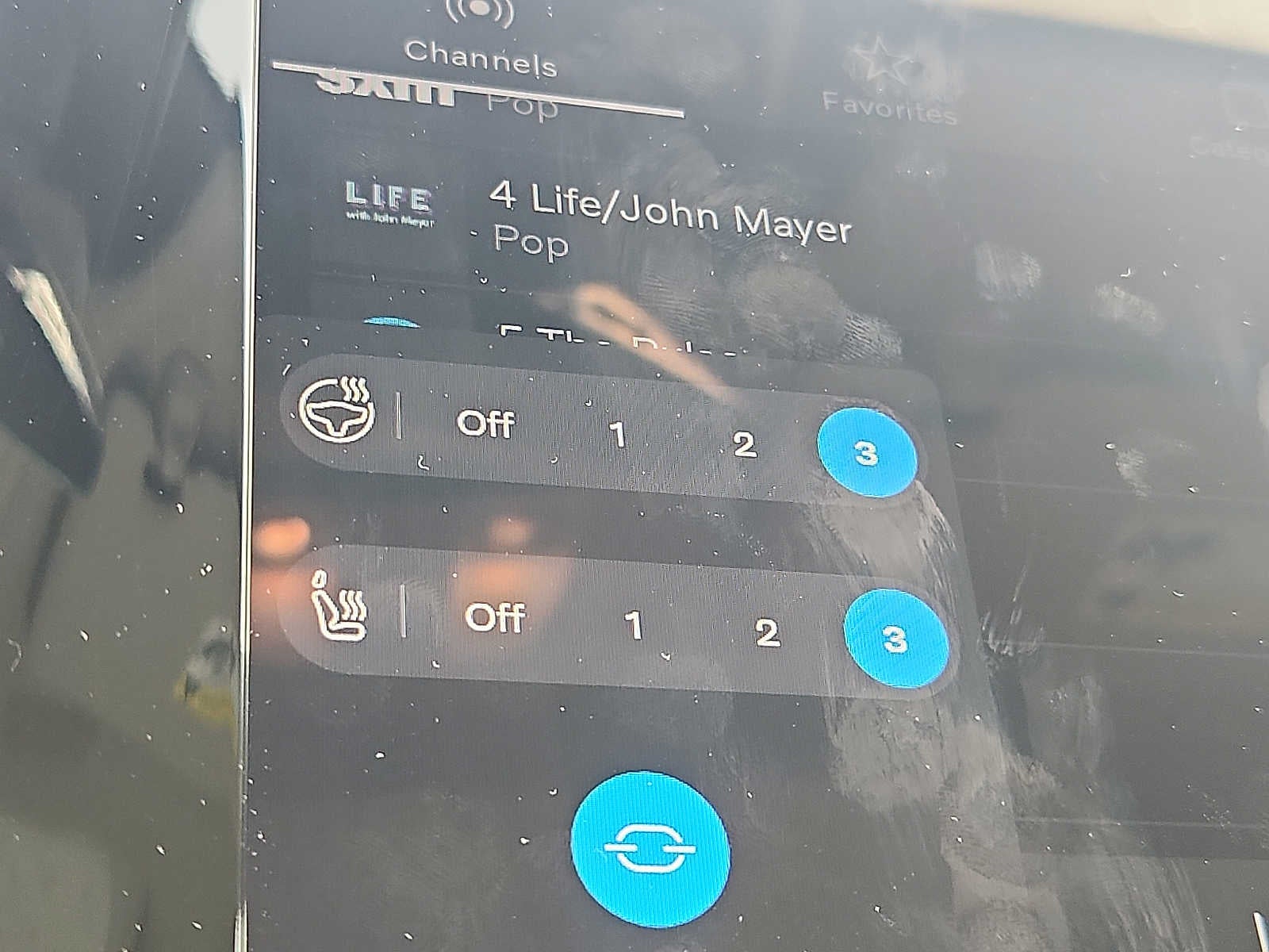 2024 Volvo XC40 Plus Dark Theme