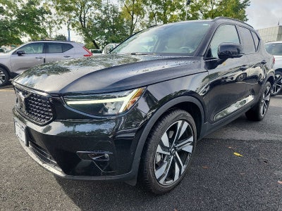 2024 Volvo XC40 Plus Dark Theme